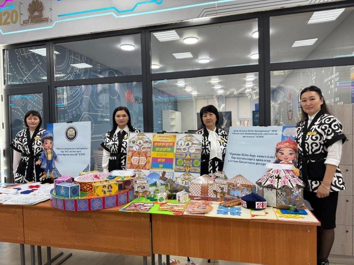 №42 мектептің инклюзивтік білім кеңістігіндегі ұлттық ресурстар көрмесі