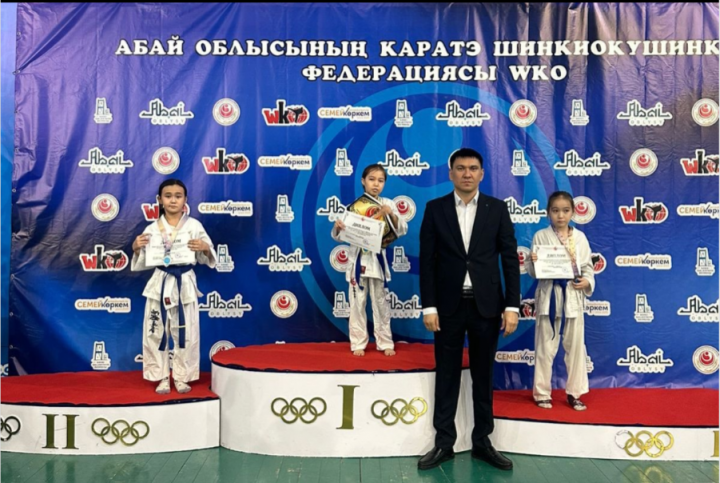 4 “А” сынып оқушысы Аяла Серікқали — каратэден күміс жүлдегер!